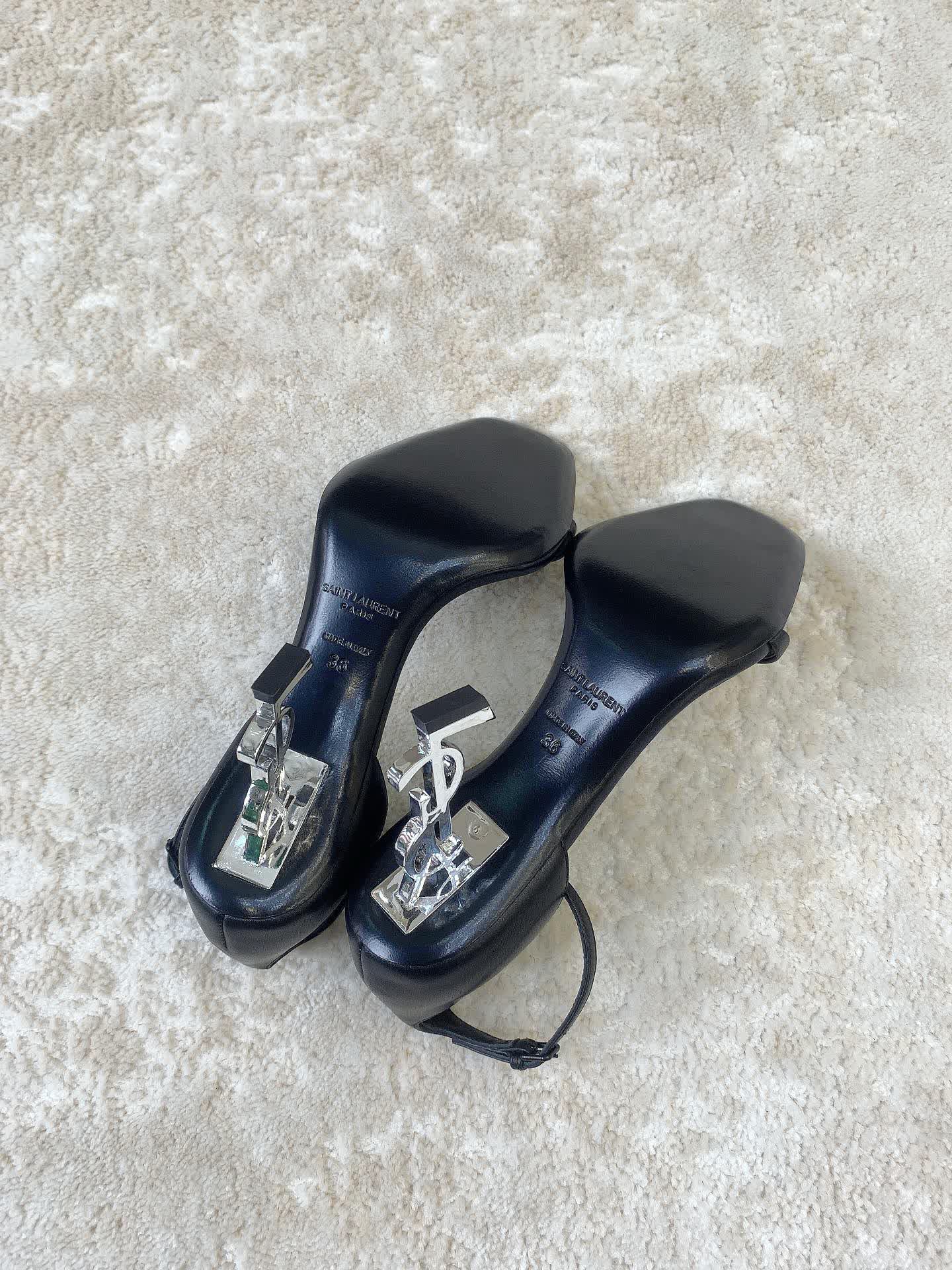 Iconic Sandals / 8.5 cm heel / 10 colors