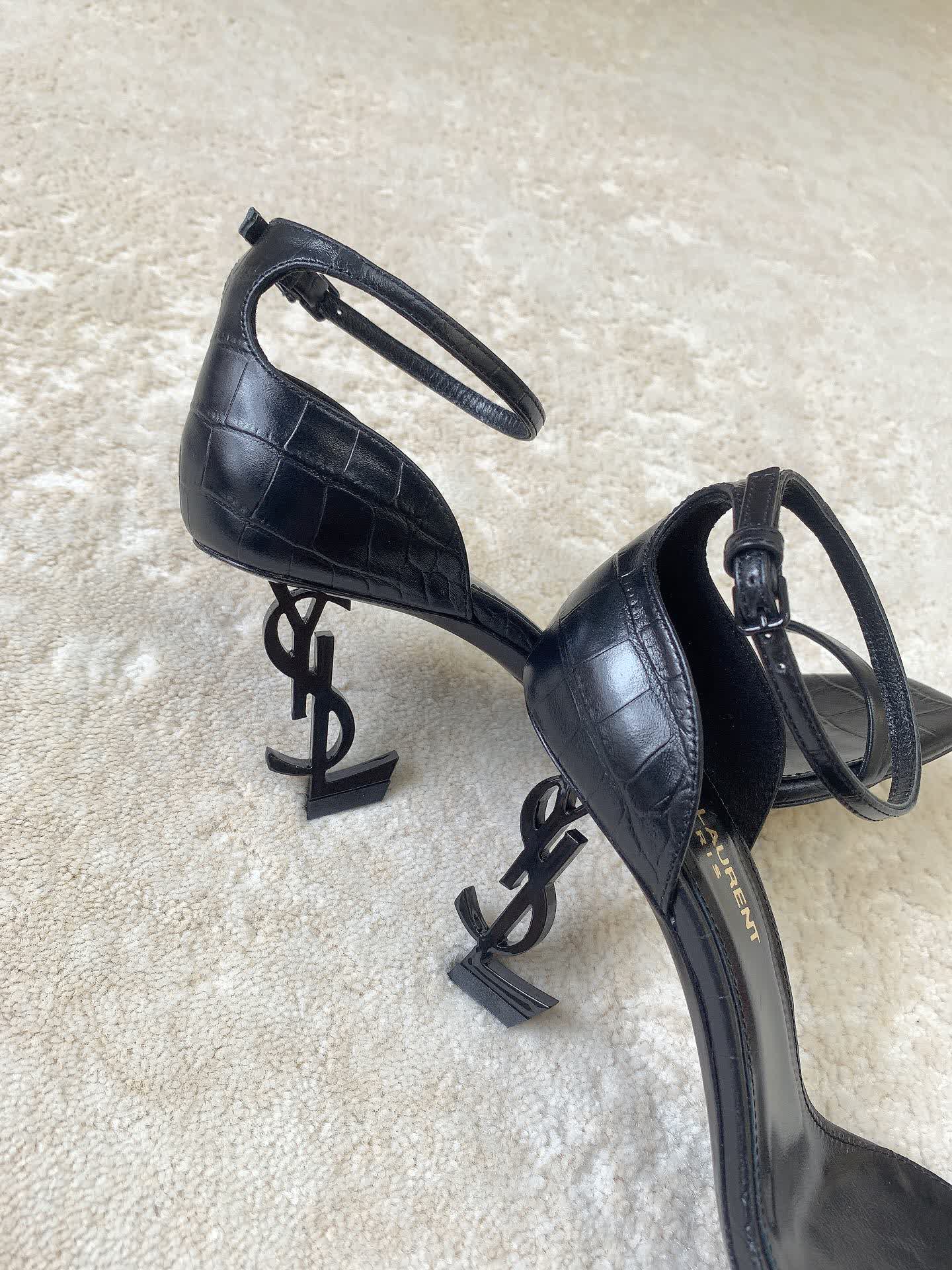 Iconic Sandals / 8.5 cm heel / 10 colors