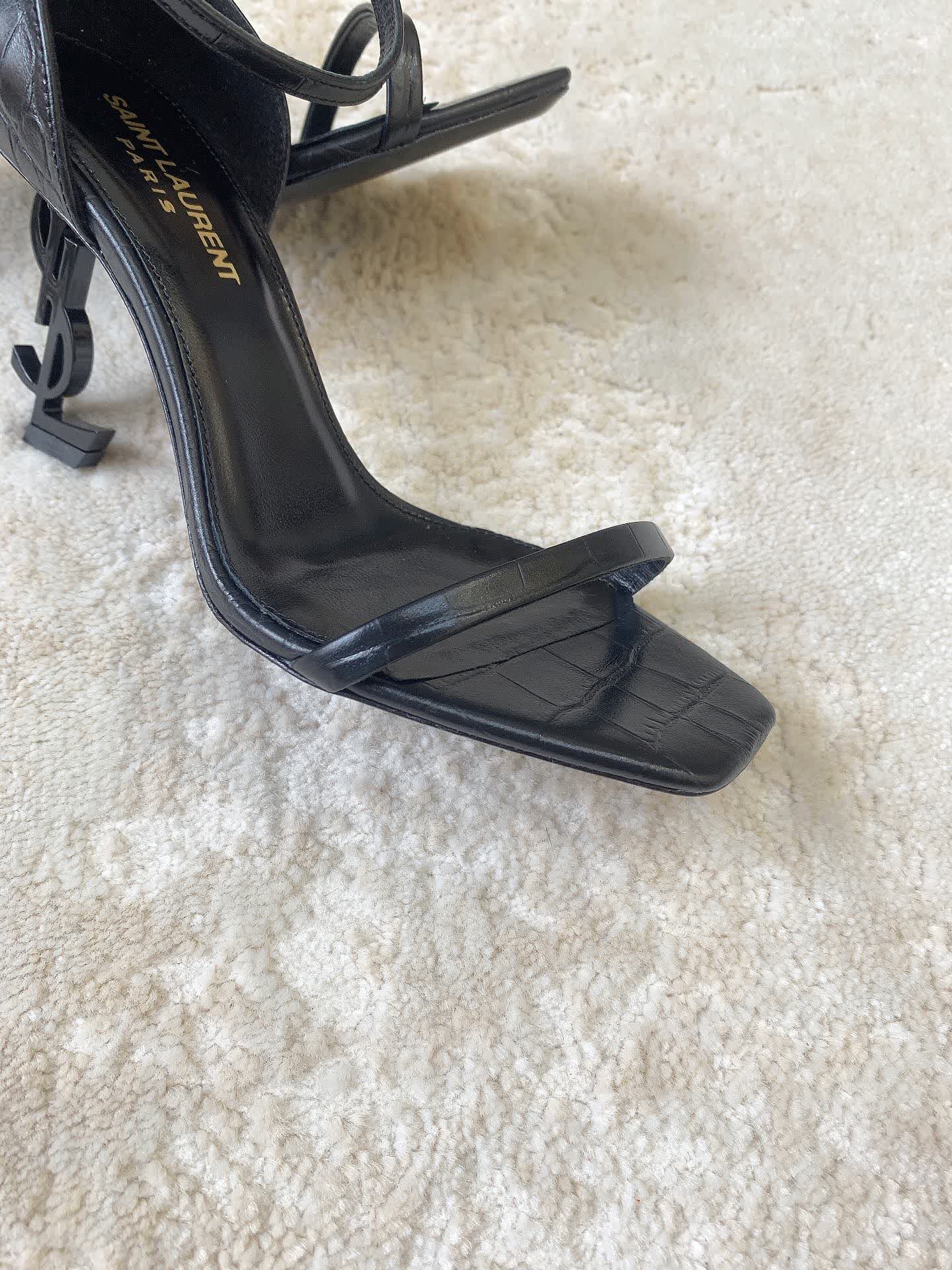 Iconic Sandals / 8.5 cm heel / 10 colors