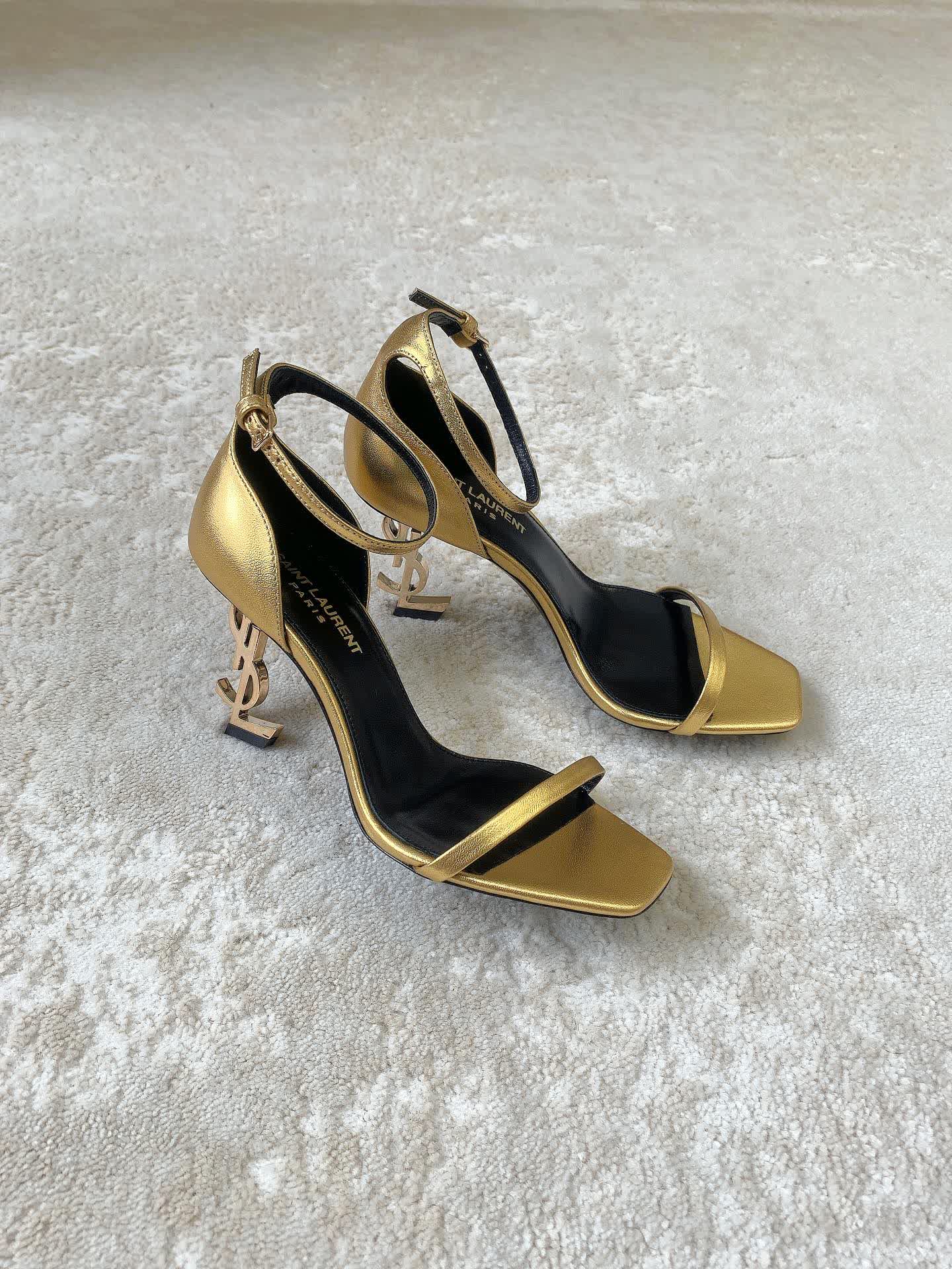 Iconic Sandals / 8.5 cm heel / 10 colors